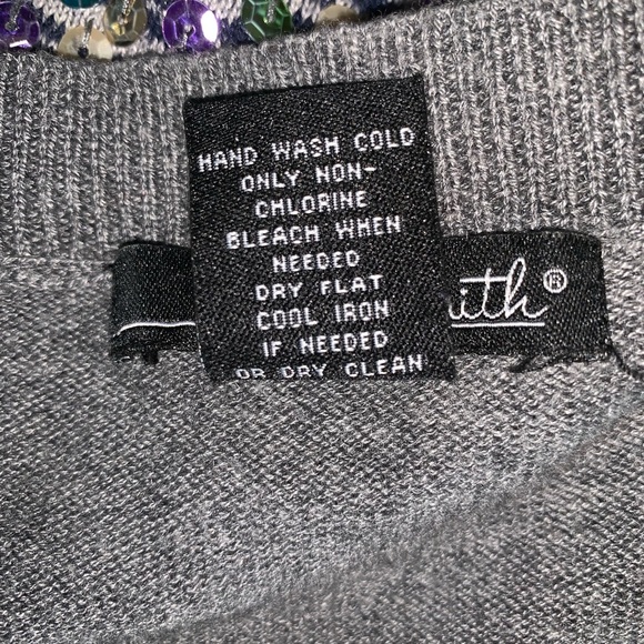 Willi Smith Beautiful Embellished Sweater - Picture 5 of 5